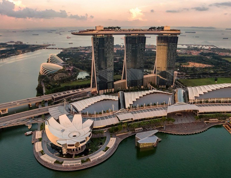 Marina Bay Sands and Gardens by the Bay at dusk, Singapore